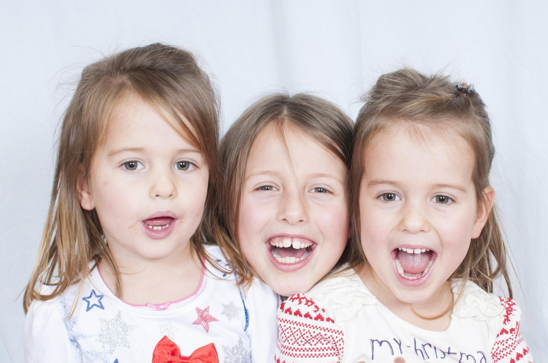 3 filles qui rigolent